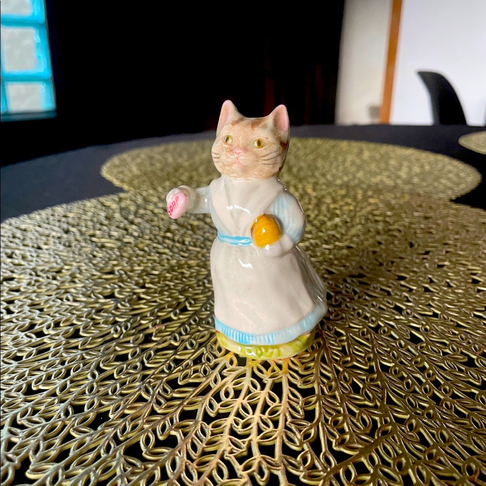 Beswick England Beatrix Potter “Tabitha Twitchett”